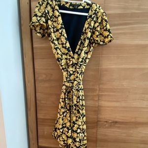 Banana Republic Wrap Dress • Size M